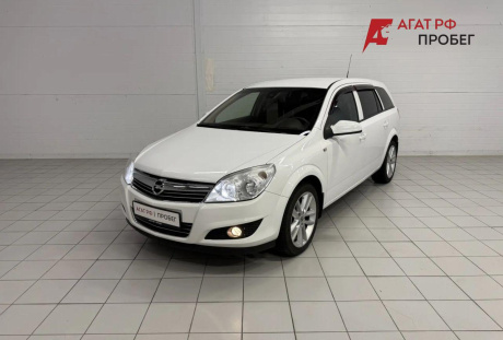 Opel Astra универсал 2012 года с пробегом 117 245 км