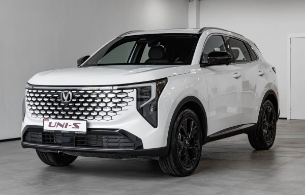 Changan UNI-S IV 1.5T робот. Люкс 181 л.с. полный привод 26 г.в