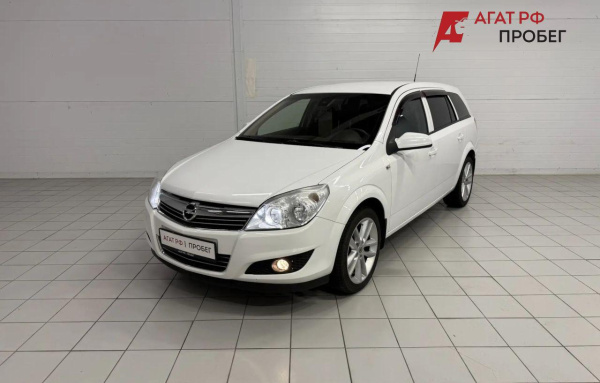 Opel Astra универсал 2012 года с пробегом 117 245 км, фото 1