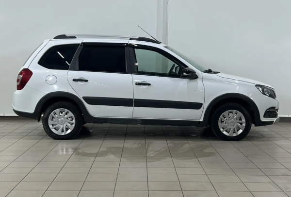 LADA Granta [Кросс] Cross 2023 года с пробегом 42 735 км, фото 4
