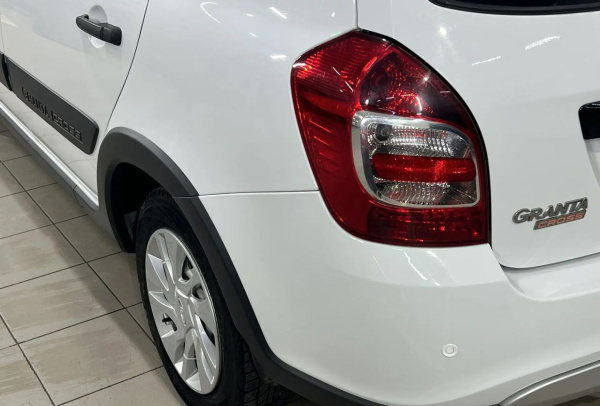 LADA Granta [Кросс] Cross 2023 года с пробегом 42 735 км, фото 10